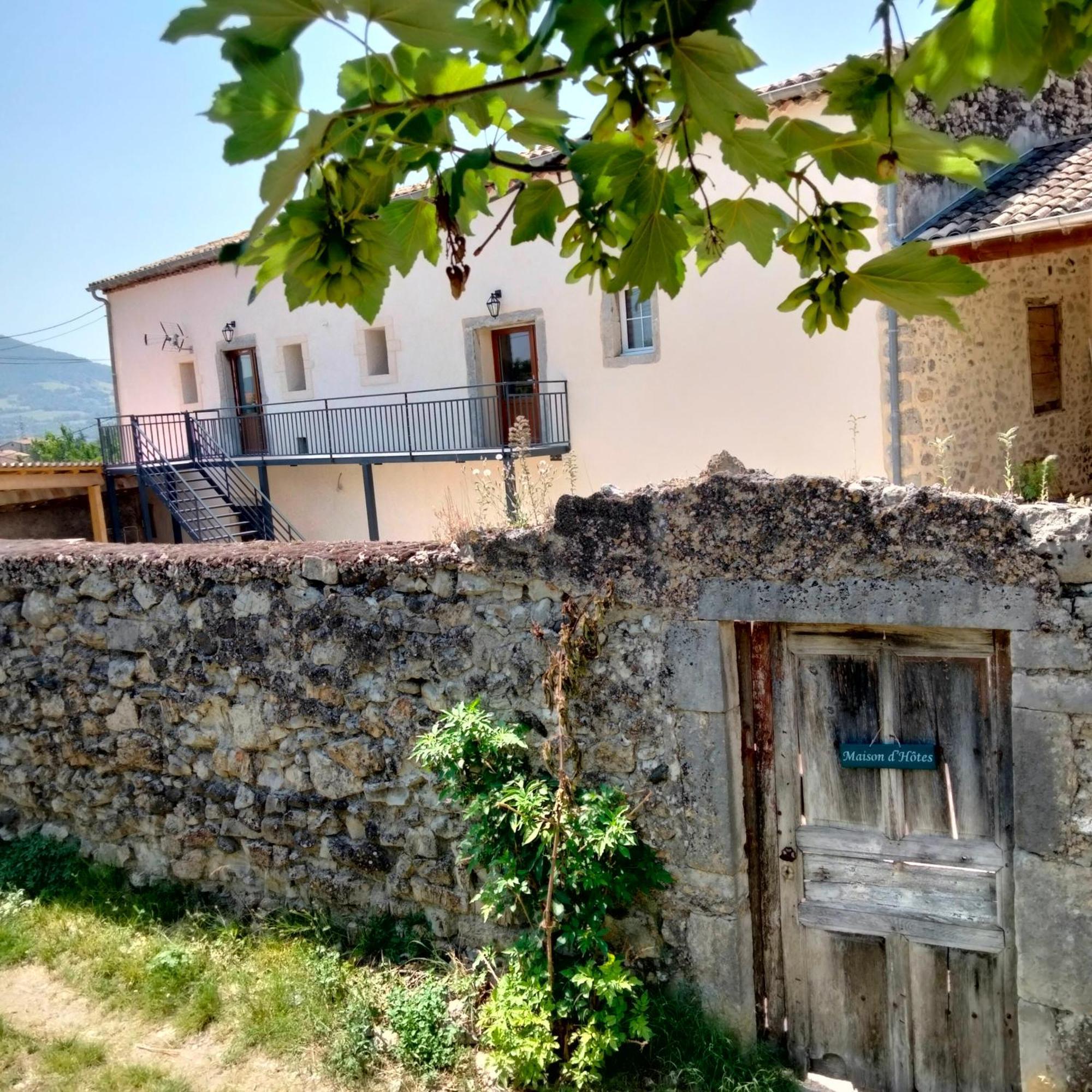 Отель La Grange De Sabatas Chomerac Экстерьер фото
