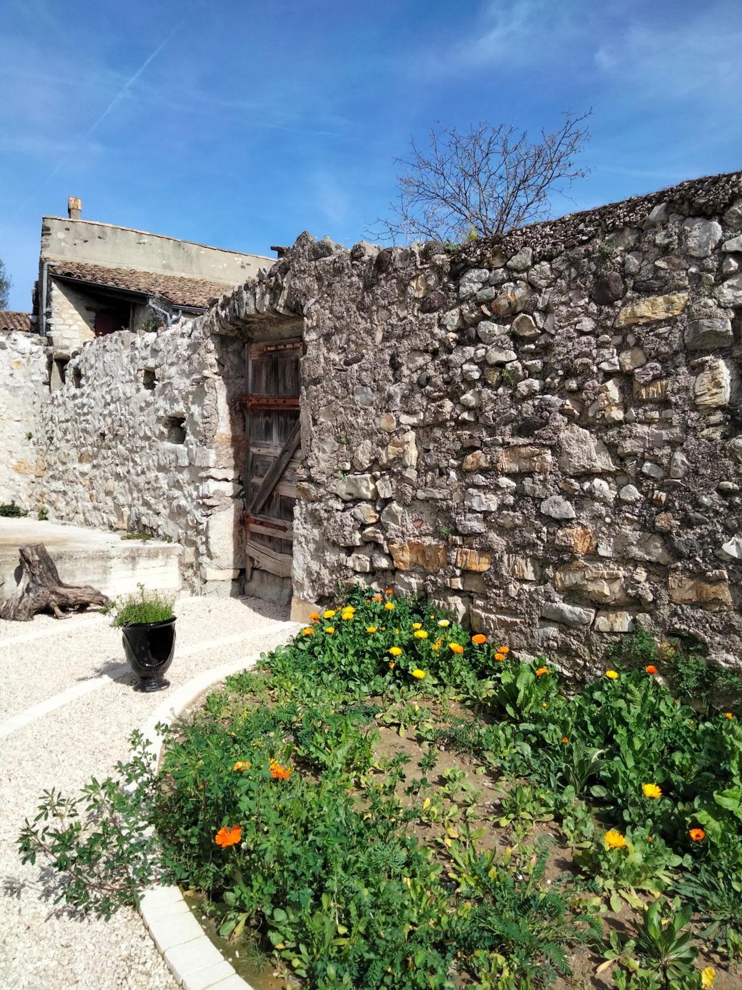 Отель La Grange De Sabatas Chomerac Экстерьер фото